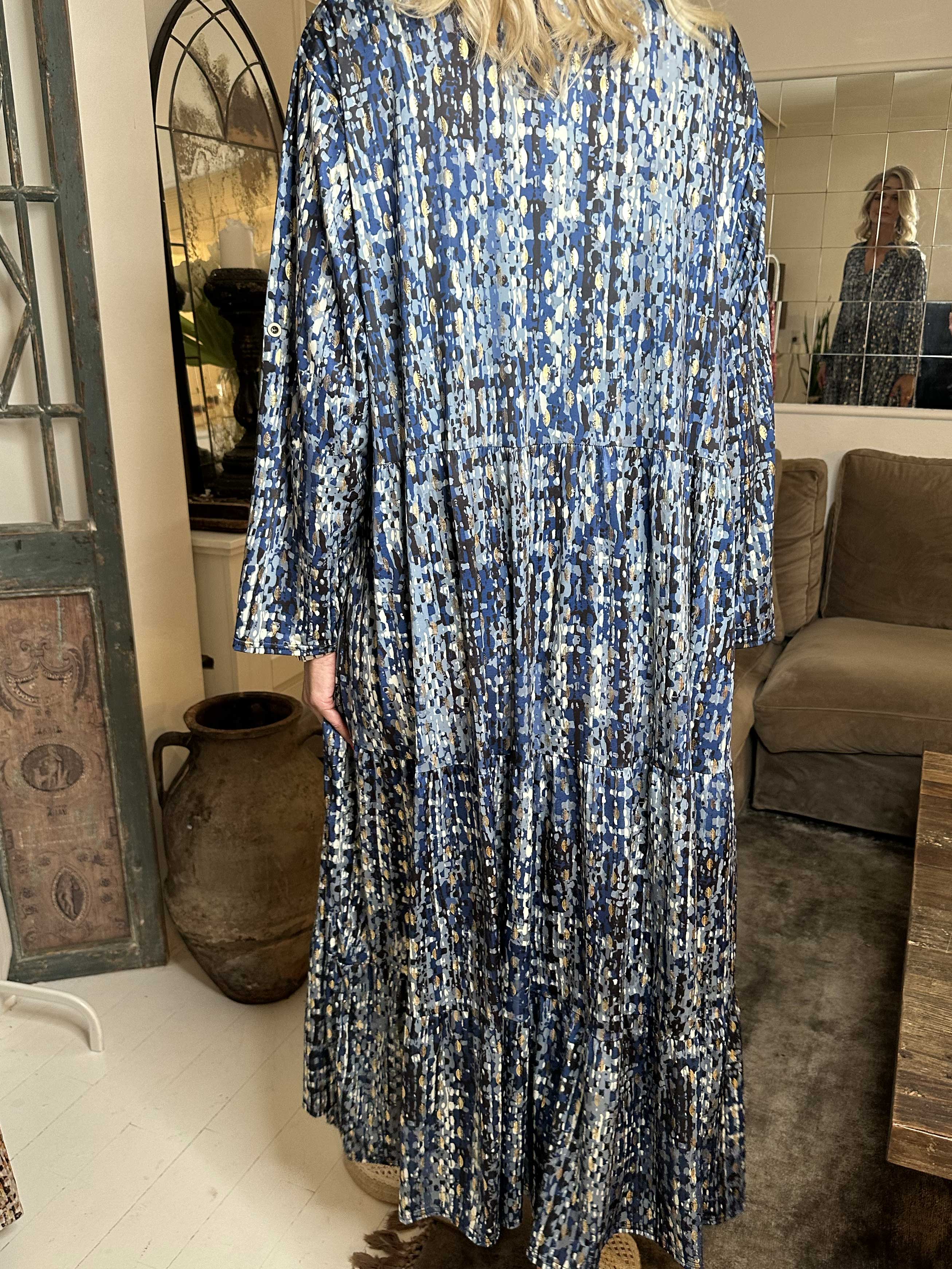 Milano Pattern - Lång mönstrad klänning med lager på lager look